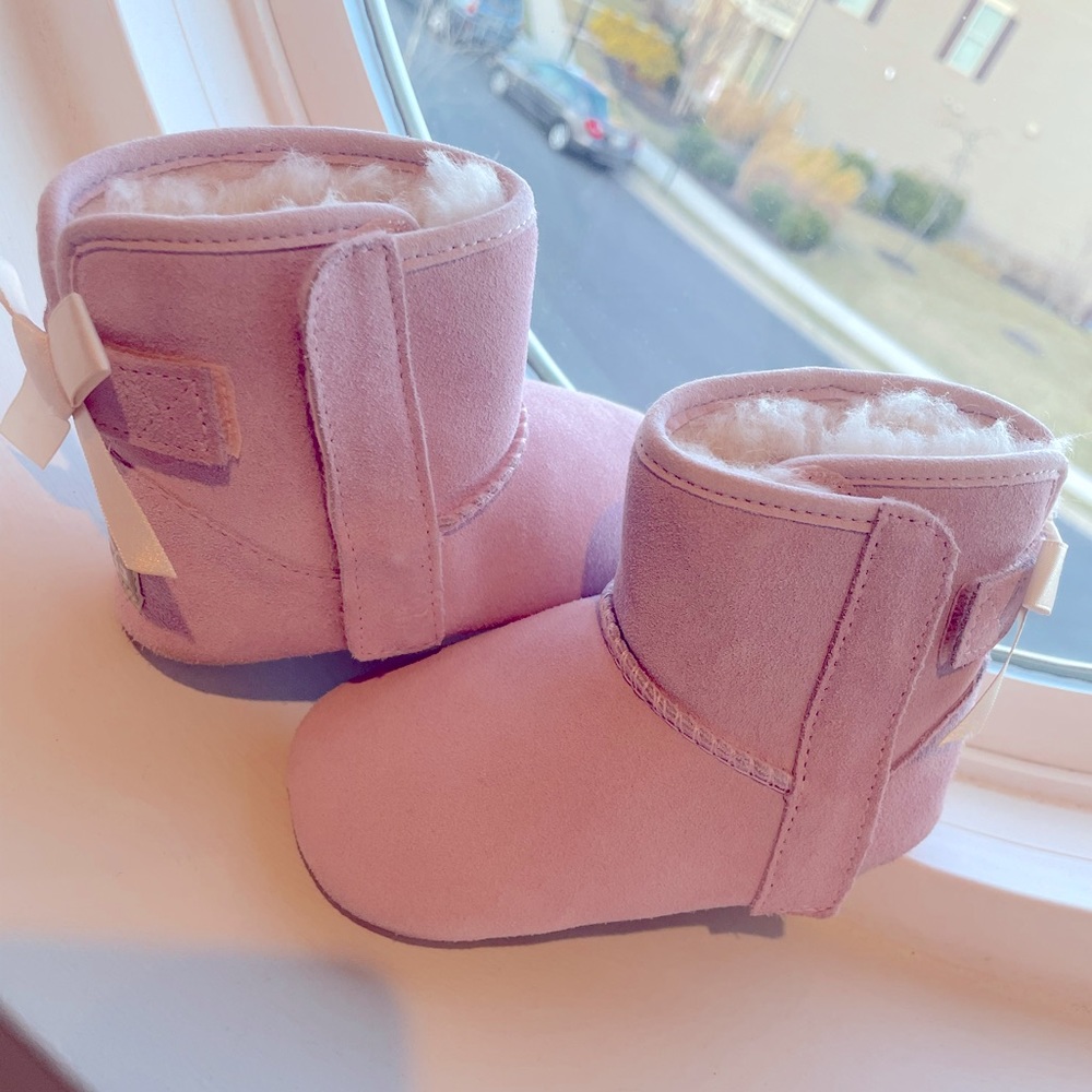Baby Ugg bootie with bow US size 4